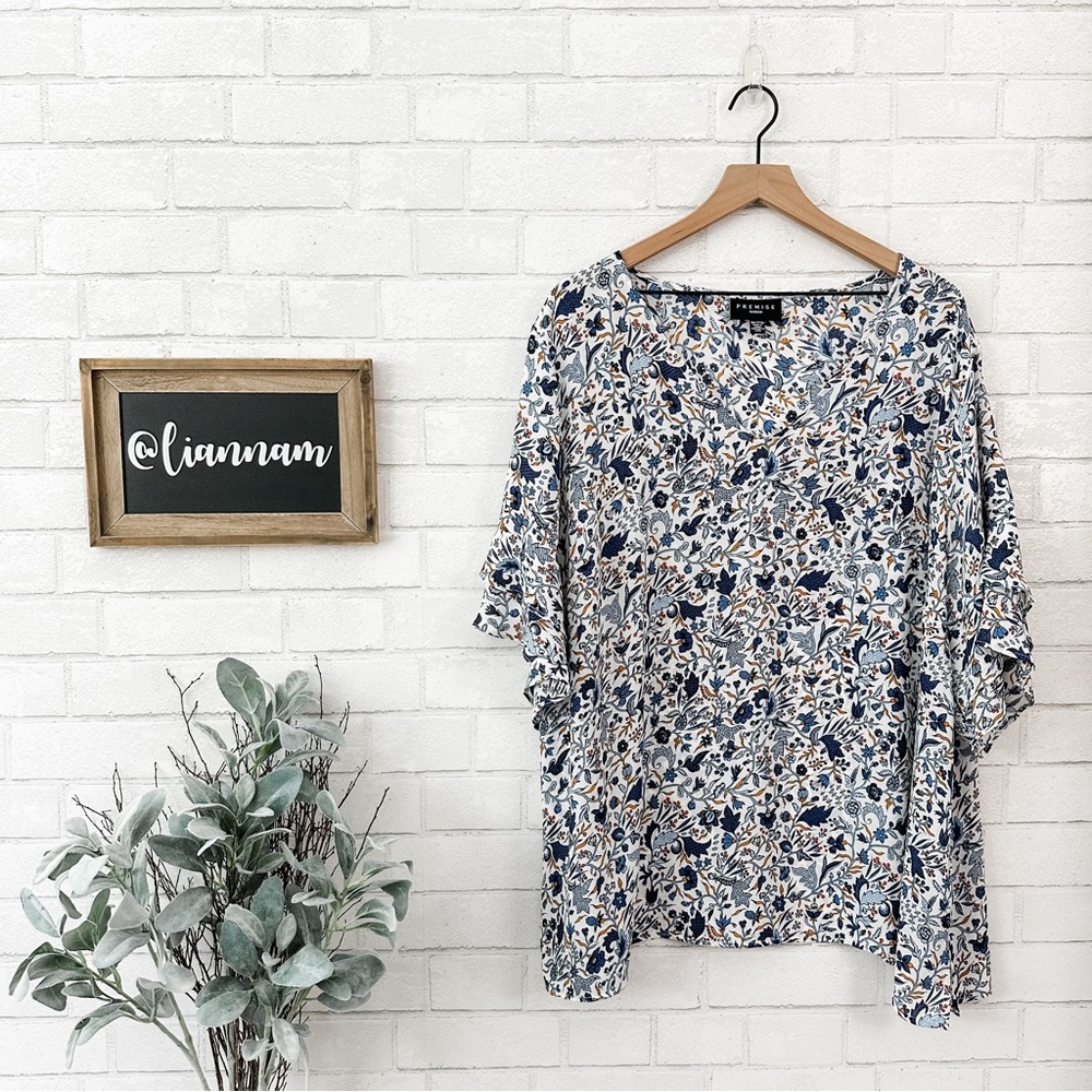 PREMISE White & Blue V-Neck Bell Short Sleeve Top